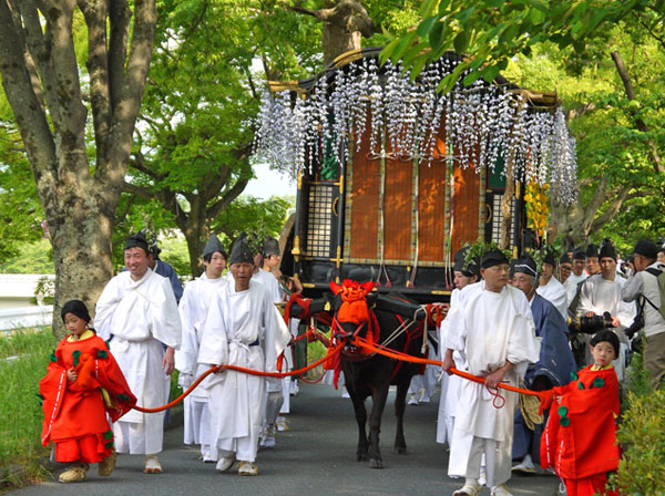 京都三大祭の一つ葵祭 上賀茂神社 下鴨神社 5月 を紹介しています